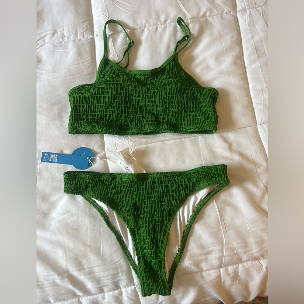CUPSHE green rubbed bikini set, never worn, size Medium